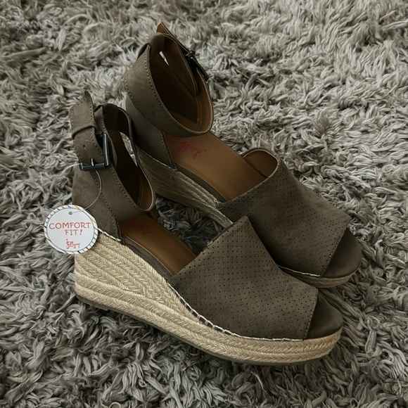 Jellypop Suede Wedge Heels ( COMFORT FIT ) - Picture 1 of 4